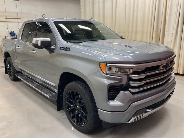 2023 Chevrolet Silverado 1500 High Country - Leather Seats in Cars & Trucks in Fort McMurray - Image 3