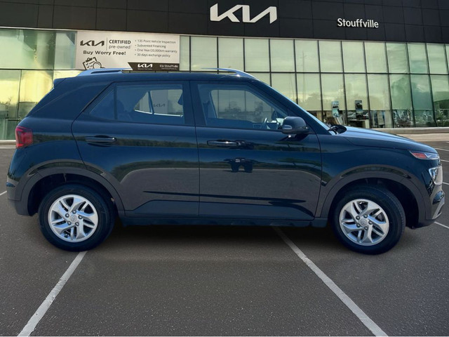 2022 Hyundai Venue COMPACT & EFFICIENT | FUEL-SAVING | EASY TO P in Cars & Trucks in Markham / York Region - Image 4