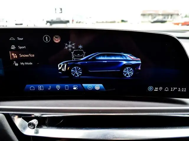 2024 Cadillac LYRIQ Tech Pano Sunroof 33Display Blind Spot Navi in Cars & Trucks in Mississauga / Peel Region - Image 37