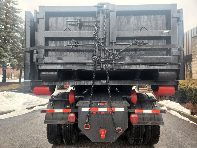  2014 International 4400 Multilift Rolloff, Power Tarp, 2 Bins,  in Heavy Trucks in City of Montréal - Image 4