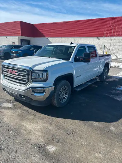 JUST IN! PRICED TO SELL- DEALER MAINTAINED 4x4 SLE 4dr Crew Cab 6.5 ft. SB EcoTec3 5.3L V8 355hp 383...