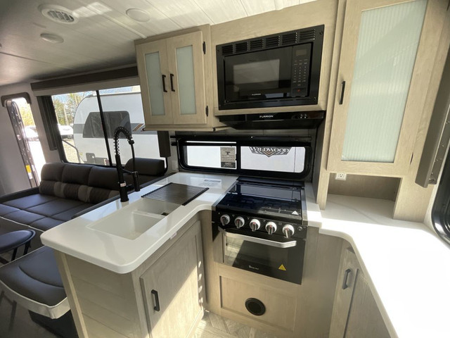 2024 WILDWOOD FOREST RIVER 24VIEW in Travel Trailers & Campers in Peterborough - Image 4