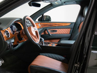 This beautiful 2019 Bentley Bentayga V8 is a local Ontario vehicle with a clean CARFAX report. A per... (image 9)