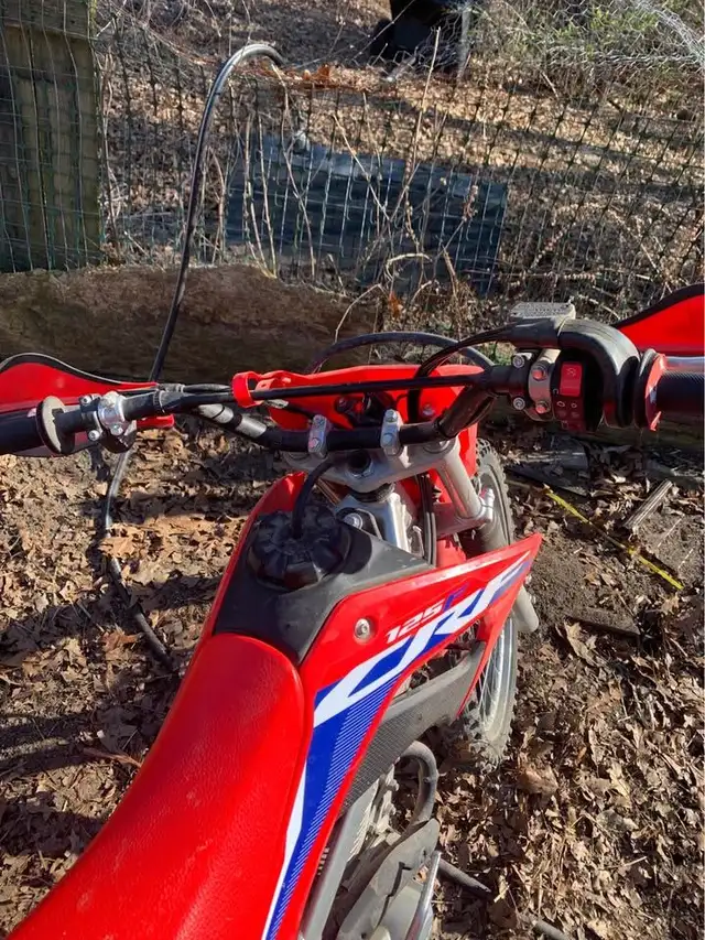 2021 HONDA CRF125F-RED! in Dirt Bikes & Motocross in Edmonton - Image 5