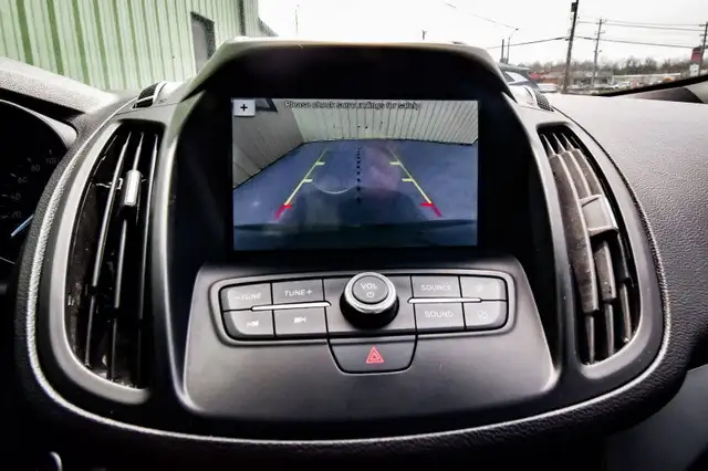 2019 Ford Escape SE FWD • HEATED SEATS • CP/AA • REMOTE START in Cars & Trucks in Ottawa - Image 26