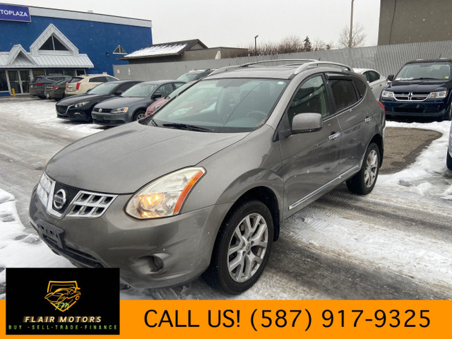  2013 NISSAN ROGUE SV AWD/ Navigation / Back up cam/ Sunroof  in Cars & Trucks in Calgary
