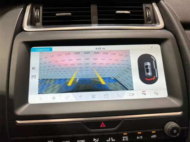 2020 Jaguar E-PACE dans Autos et camions dans Ottawa - Image 30