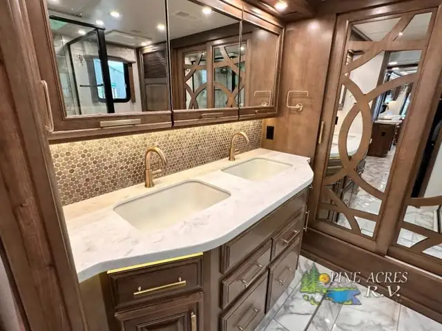 2023 Entegra Coach Cornerstone 45B 605 h.p. 26K Miles in RVs & Motorhomes in Moncton - Image 58