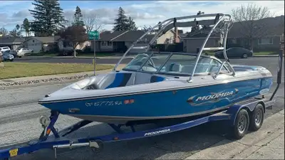 APPLY NOW: https://www.ridecollective.ca/get-pre-approved 2006 Moomba Outback V is a 21-foot towboat...