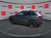 Sunroof, Heated Steering Wheel, Power Liftgate, Heated Seats, Aluminum Wheels! Radical design, refin... (image 5)