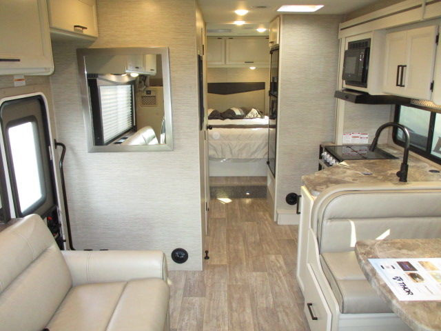 2023 Thor Motor Coach Chateau 28Z #71475 in Travel Trailers & Campers in Abbotsford - Image 3