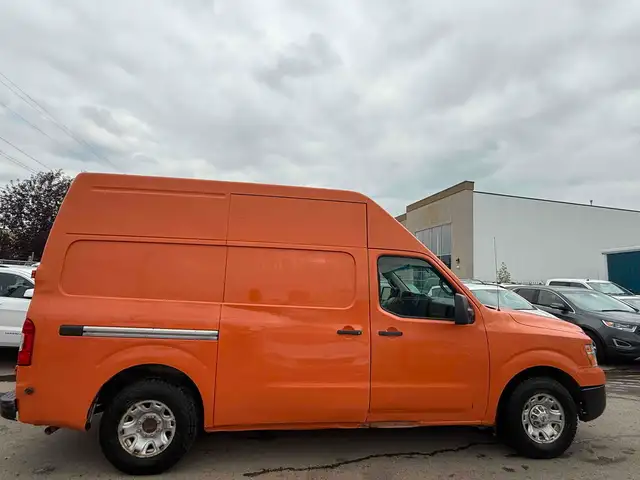 2014 Nissan NV 2500 HD S, High Roof Commercial Van, Shelving, Pa dans Autos et camions dans Ville d’Edmonton - Image 8