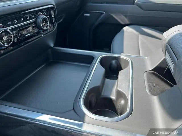 2025 Chevrolet Silverado 3500HD LTZ 4WD Crew Cab | 20IN FUEL dans Autos et camions dans Comté de Strathcona - Image 22