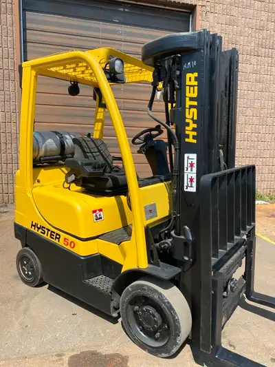 We have available for sale this 2008 Hyster 5,000 lb Propane Forklift, built for reliable, everyday...