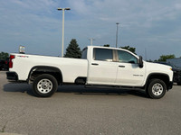 6.6L V8 GASOLINE ENGINE, LOW KM, Valid Chevrolet warranty, remote start entry, spray on liner, crew... (image 5)
