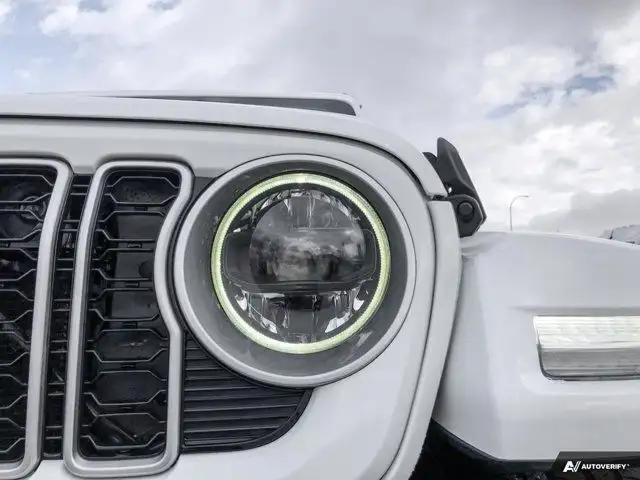 2024 Jeep Wrangler 4xe Sahara | Plug-in Hybrid | Sky One Touch dans Autos et camions dans Calgary - Image 12