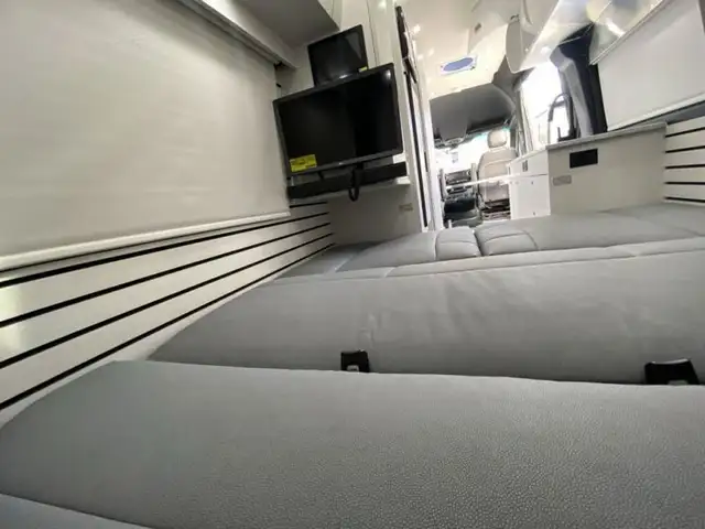 2025 Pleasure-Way Plateau FL in RVs & Motorhomes in Kelowna - Image 16