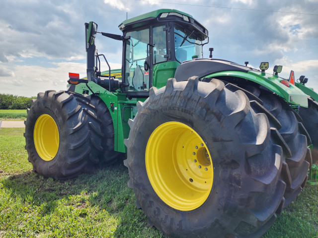 John Deere 9R 490 4WD Tractor with 200 hours in Farming Equipment in Calgary - Image 3