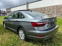2019 VOLKSWAGEN JETTA HIGHLINE. 6 SPEED MANUAL TRANSSMISSION. GREY ON BLACK LEATHER INTERIOR. HEATED... (image 6)