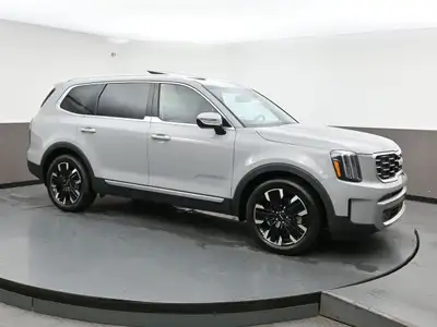 One owner just traded and fully KIA Certified this Telluride SX features a complete power convenienc...