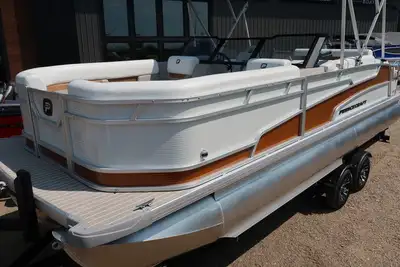 SAVE $12,750.00 2024 Princecraft Vectra 23 WRL Sport Special Features: - Mercury 150XL EFI 4S - Seas...
