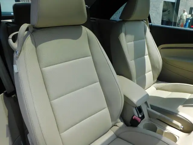 Volkswagen Eos Highline Cuir, Mags GPS Détecteurs Pare Choc Arr  in Cars & Trucks in City of Montréal - Image 25