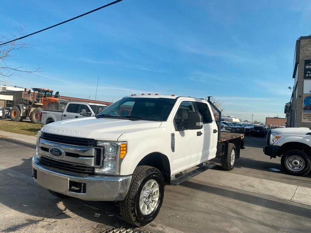  2017 Ford F-350 XLT Crew Cab Flat Bed 4WD in Cars & Trucks in City of Toronto - Image 3