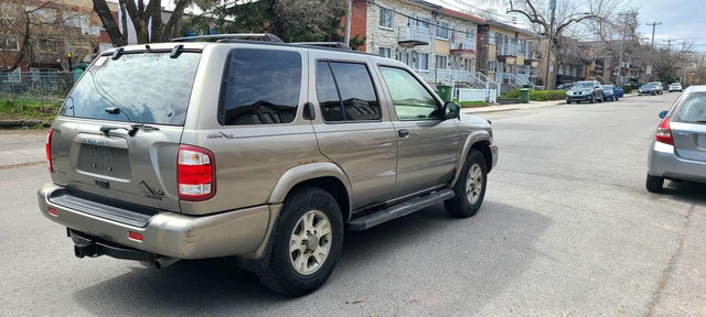 2004 Nissan Pathfinder SE in Cars & Trucks in City of Montréal - Image 3