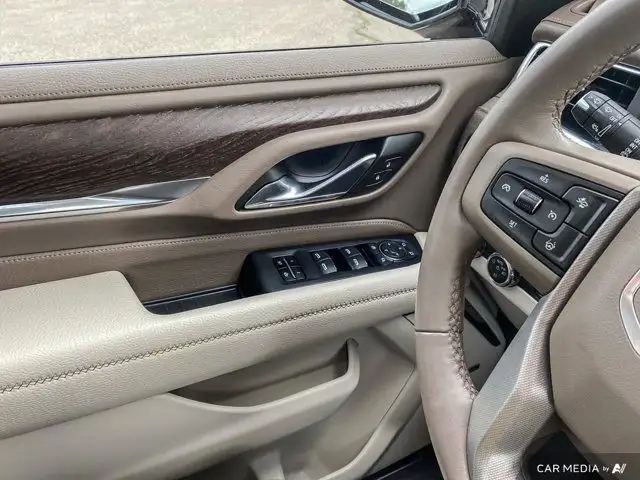 2023 GMC Yukon XL Denali 4x4 DIESEL Sunroof Nav Power Boards in Cars & Trucks in St. Albert - Image 21