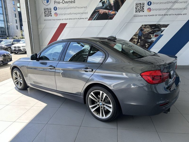 2018 BMW 3 Series 330i xDrive Sedan in Cars & Trucks in Vancouver - Image 3