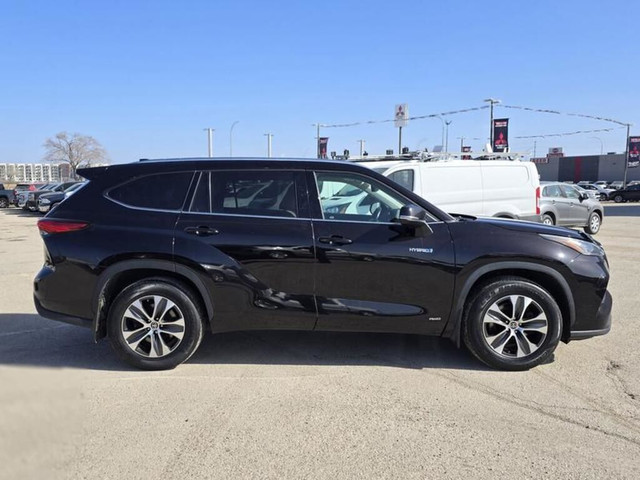 2021 Toyota Highlander Hybrid XLE AWD | Leather | Sunroof | 7 Pa in Cars & Trucks in Winnipeg - Image 4