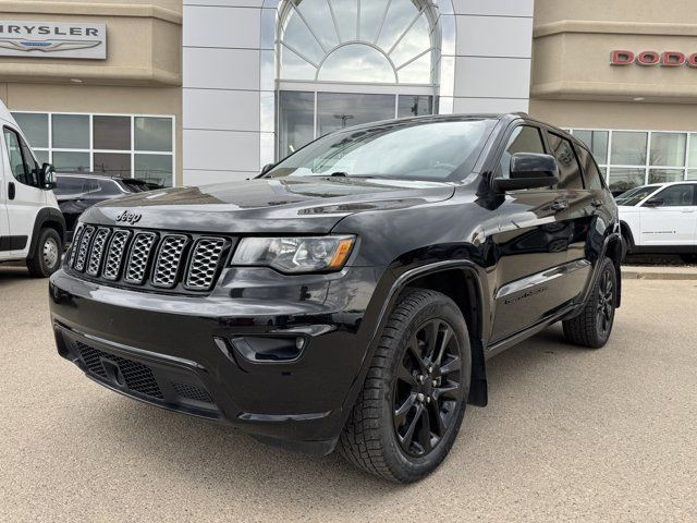 2021 Jeep Grand Cherokee Altitude 4x4 | Low KMs | V6 in Cars & Trucks in Edmonton - Image 2