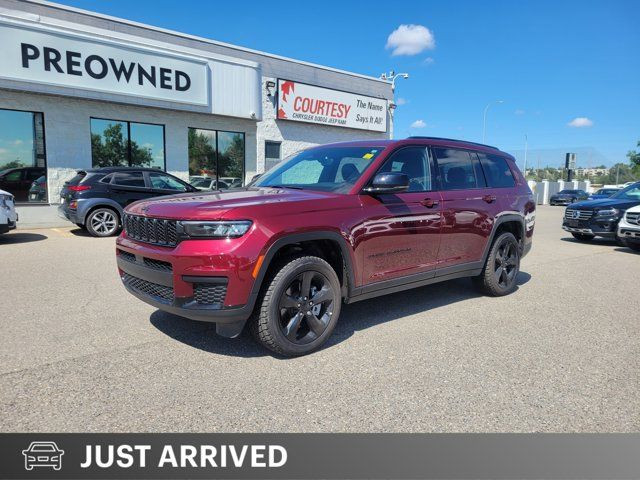 2024 Jeep Grand Cherokee L Altitude | Third Row Seating in Cars & Trucks in Calgary