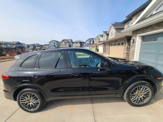 2017 Porsche Cayenne Platinum Edition - LOW KMS!! in Cars & Trucks in St. Albert - Image 3