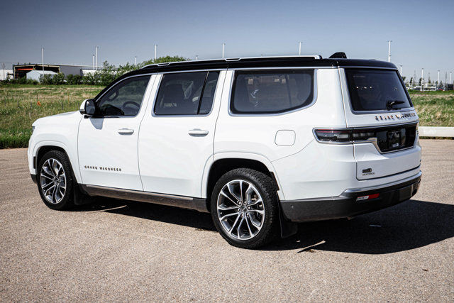 2022 Jeep Grand Wagoneer SERIES 3 LEATHER SUNROOF LOW KMS in Cars & Trucks in Strathcona County - Image 2