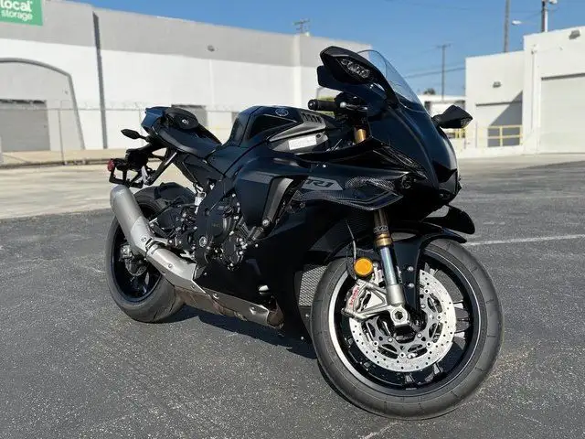 2025 YAMAHA YZF-R1-BLACK! in Street, Cruisers & Choppers in Delta/Surrey/Langley - Image 8