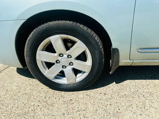 2008 KIA Rondo LX in Cars & Trucks in Edmonton - Image 15