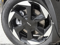 The 2025 Kia Sorento PHEV SX delivers the best of both worlds—electric efficiency for your daily com... (image 7)