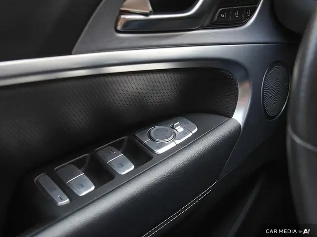 2020 Genesis G70 2.0T Advanced adaptive cruise control |nappa... in Cars & Trucks in London - Image 15