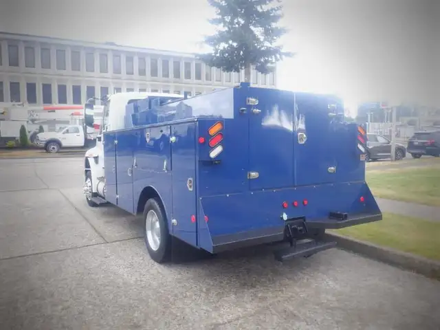 2012 international DuraStar 4300 Welding Service Truck with Air  in Heavy Trucks in Richmond - Image 8