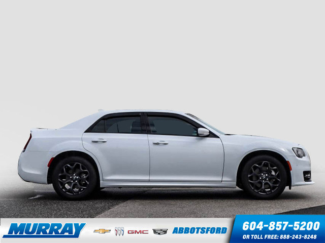  2022 Chrysler 300 S V6 in Cars & Trucks in Abbotsford - Image 4