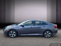 La Honda Civic LX 2021 est une berline compacte qui allie efficacité énergétique, confort et technol... (image 3)