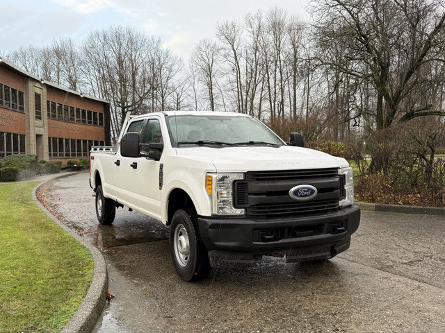 2017 Ford F-350 Super Duty Crew Cab 4x4 in Cars & Trucks in Delta/Surrey/Langley - Image 2