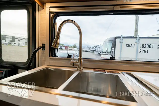 2025 Winnebago Navion 24J in RVs & Motorhomes in Kelowna - Image 12