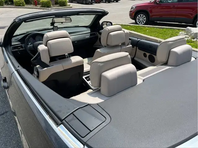 2011 BMW 3 Series Cabriolet 335is in Cars & Trucks in Mississauga / Peel Region - Image 13
