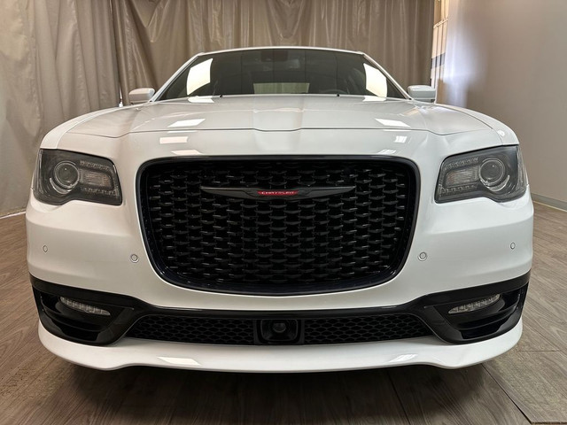 2023 Chrysler 300 S RWD 5.7L HEMI V8 | NAPPA HEATED + COOLED LEA in Cars & Trucks in Moose Jaw - Image 2