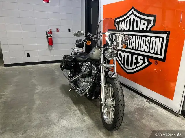 2009 Harley-Davidson XL883L SUPERLOW in Street, Cruisers & Choppers in Calgary - Image 4
