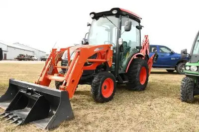 KIOTI CK3510SE BACKHOE (AS-NEW). TRACTOR, LOADER, BACKHOE, 4WD, CAB/AIR, KIOTI KL4030 LOADER, SKID S...