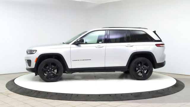 2024 Jeep Grand Cherokee in Cars & Trucks in Lethbridge - Image 2