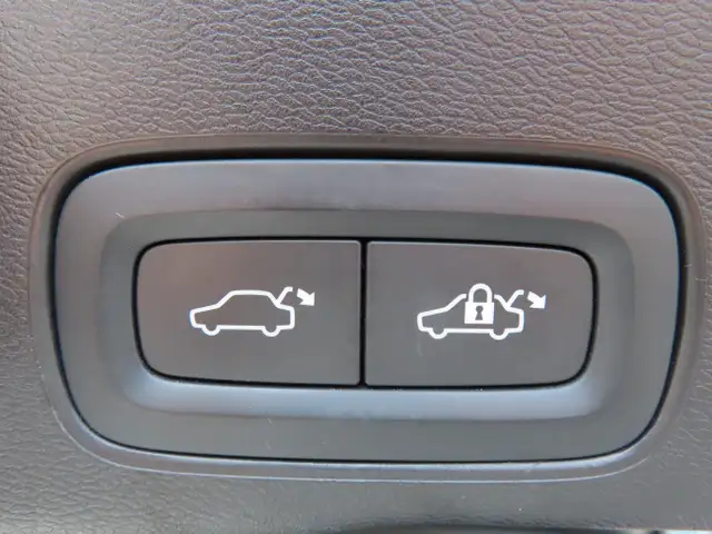 2022 Volvo XC60 Recharge T8 eAWD PHEV Inscription Expression - L dans Autos et camions dans Région d’Oakville/Halton - Image 35